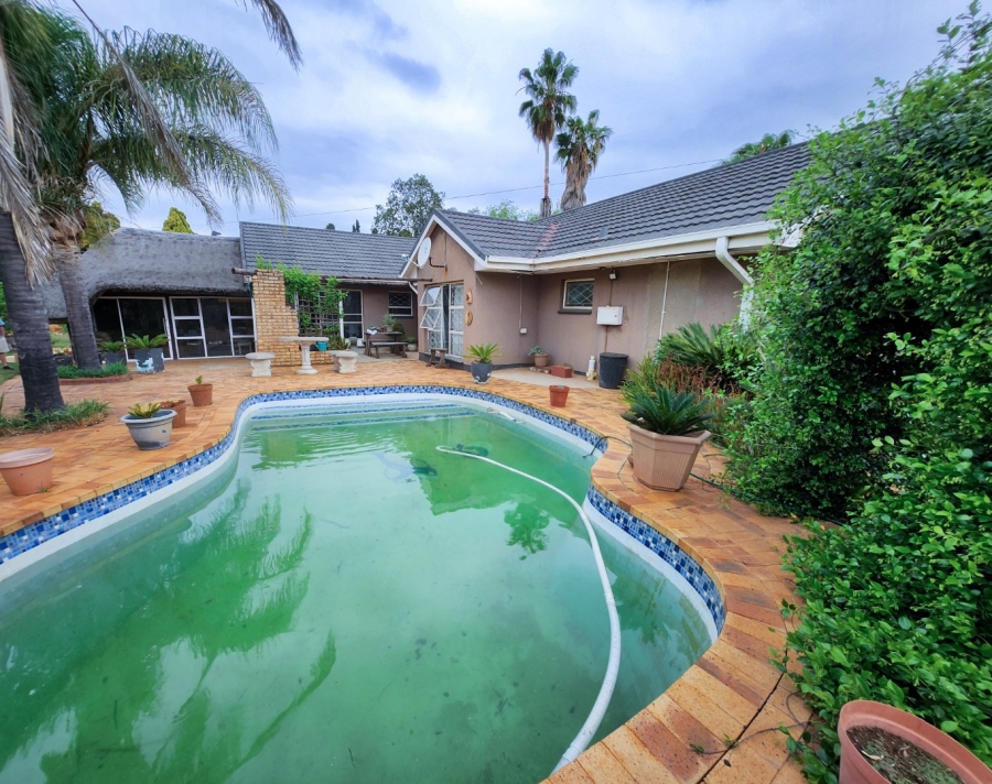 4 Bedroom Property for Sale in Stilfontein Ext 4 North West